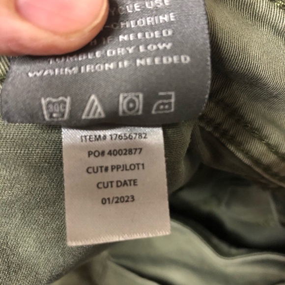 Torrid Olive Green Shorts Plus Size 26 Stretch Denim Utility Gorpcore Grunge - Picture 8 of 8